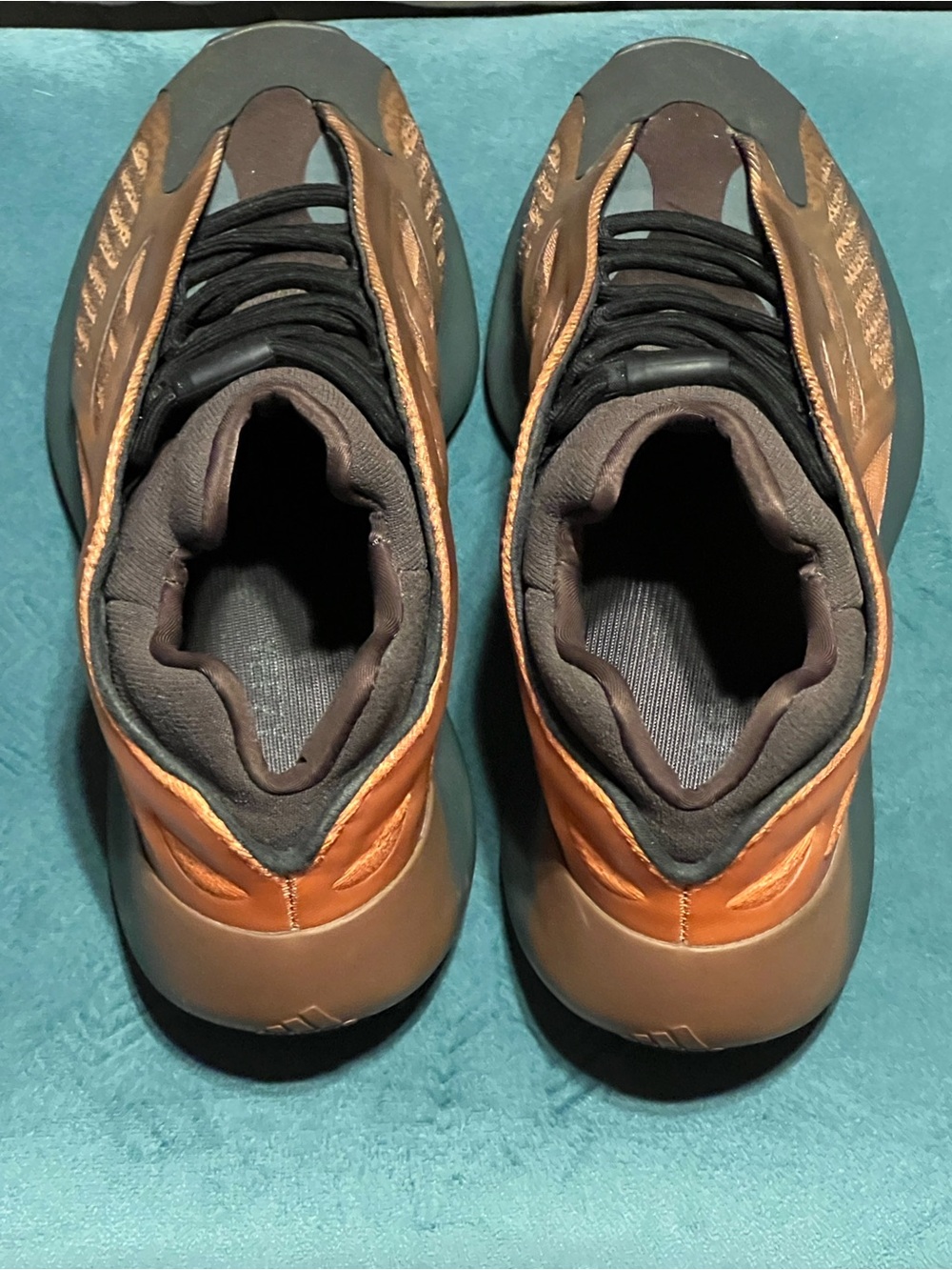 Authentic! Men's Adidas Yeezy 700 - Picture 4 of 6